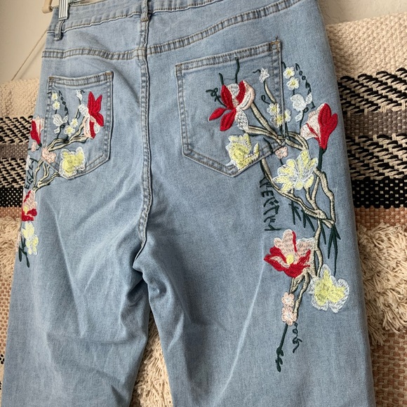 Shein flowered women’s denim - Picture 3 of 5